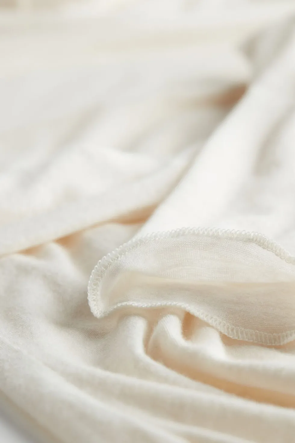 Modal Cashmere Ultralight High-Neck Top