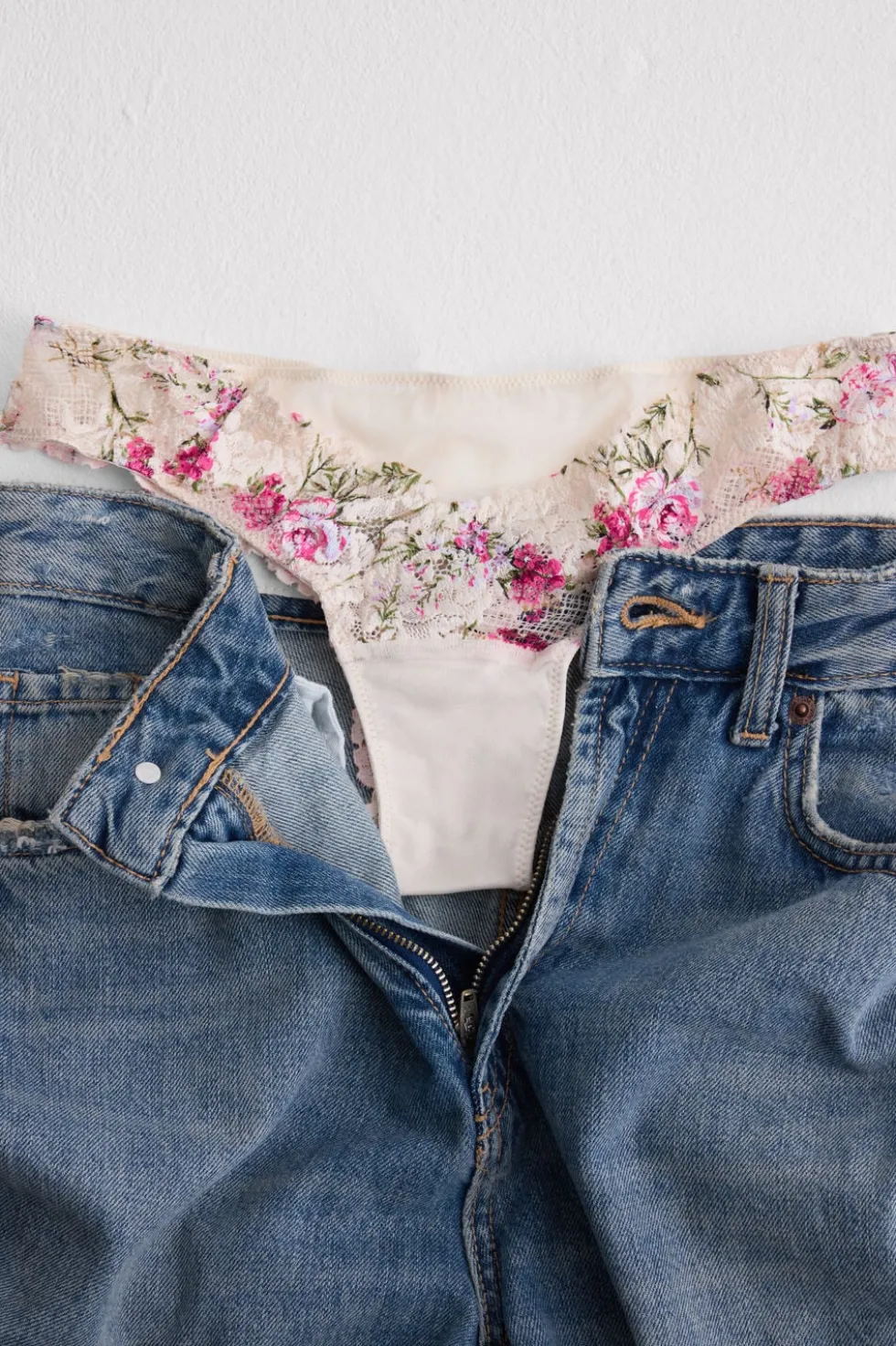Pretty Flowers Print Brazilian