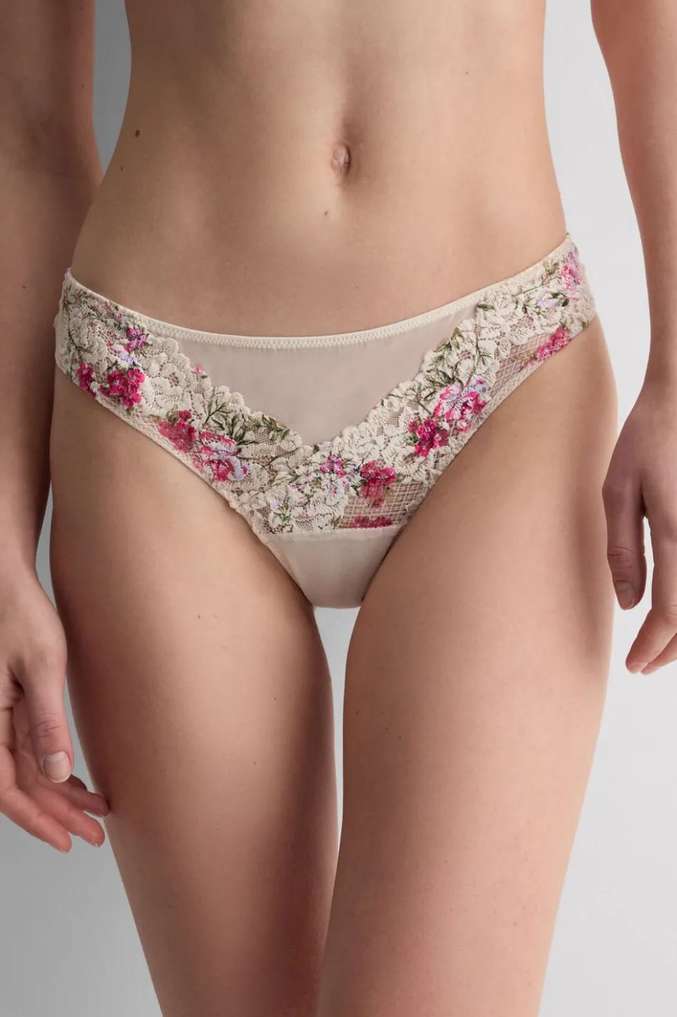 Pretty Flowers Print Brazilian