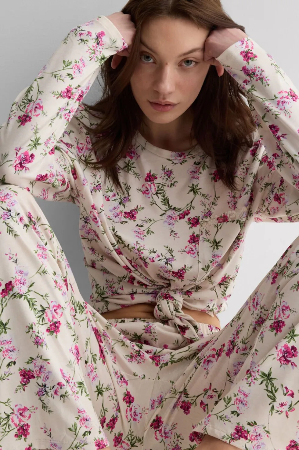 Pretty Flowers Printed Superior Cotton Full Length Pajamas